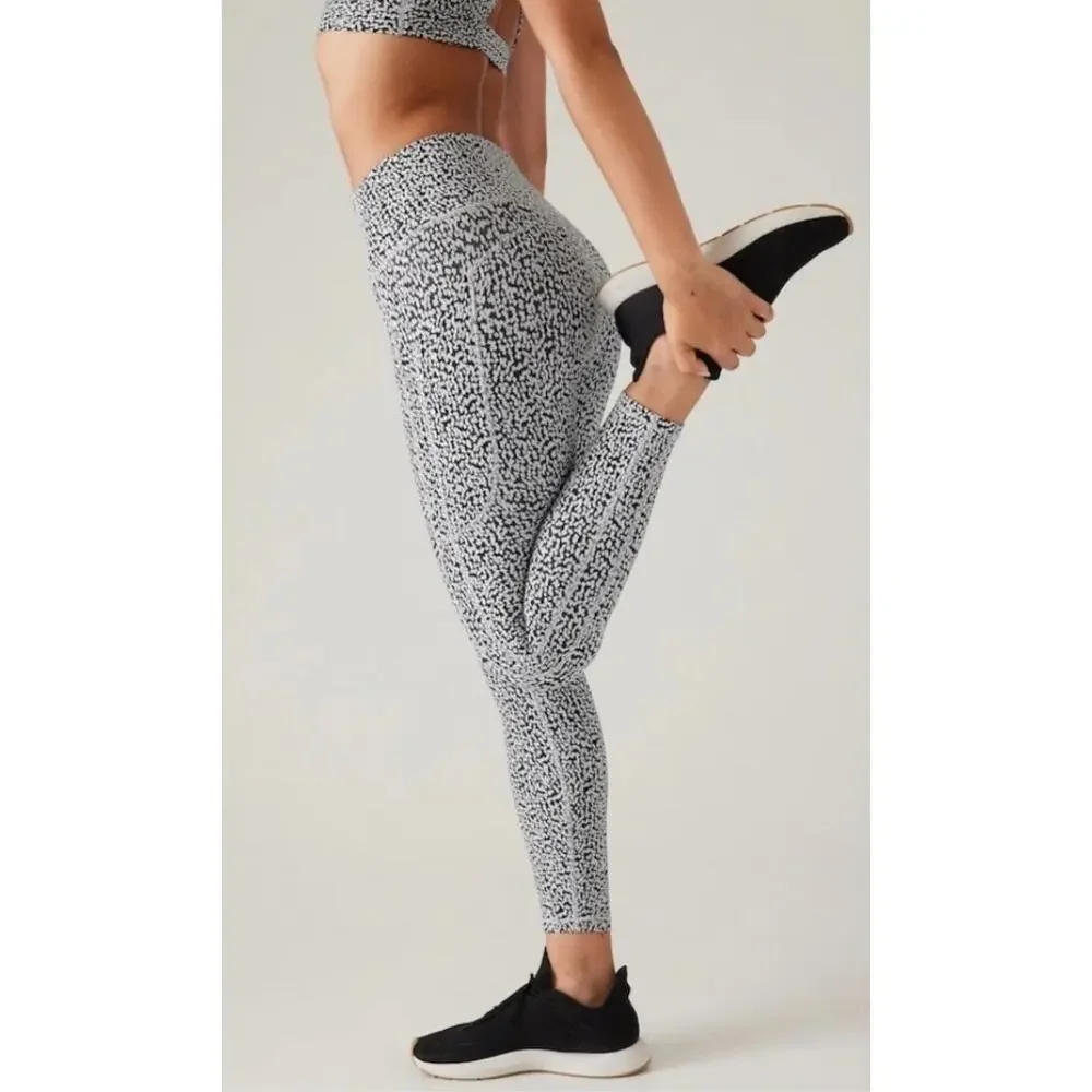 Athleta Ultimate Stash Textured 7/8 Leggings Womens Large Camilla Water Violet